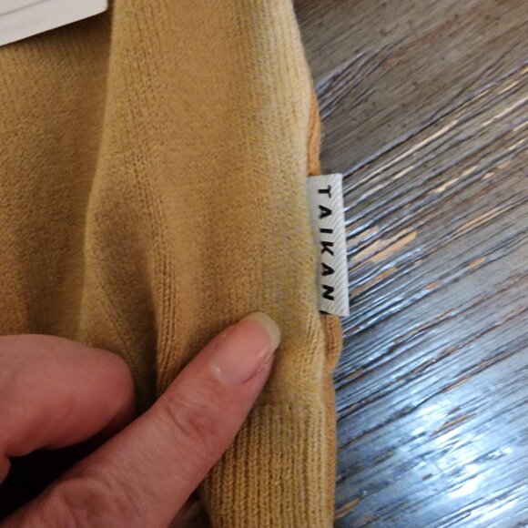 Taikan Color Blocked Cardigan NWT Tan Size Small Missing Button - Picture 6 of 12